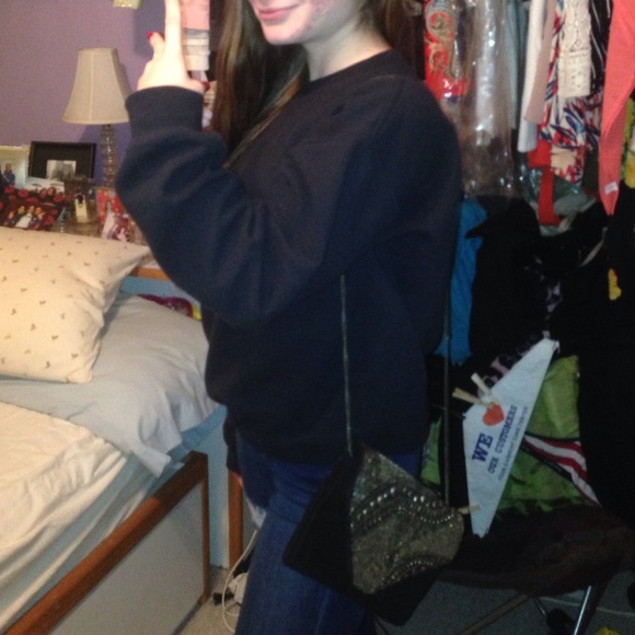 Cross body - Picture 2 of 3